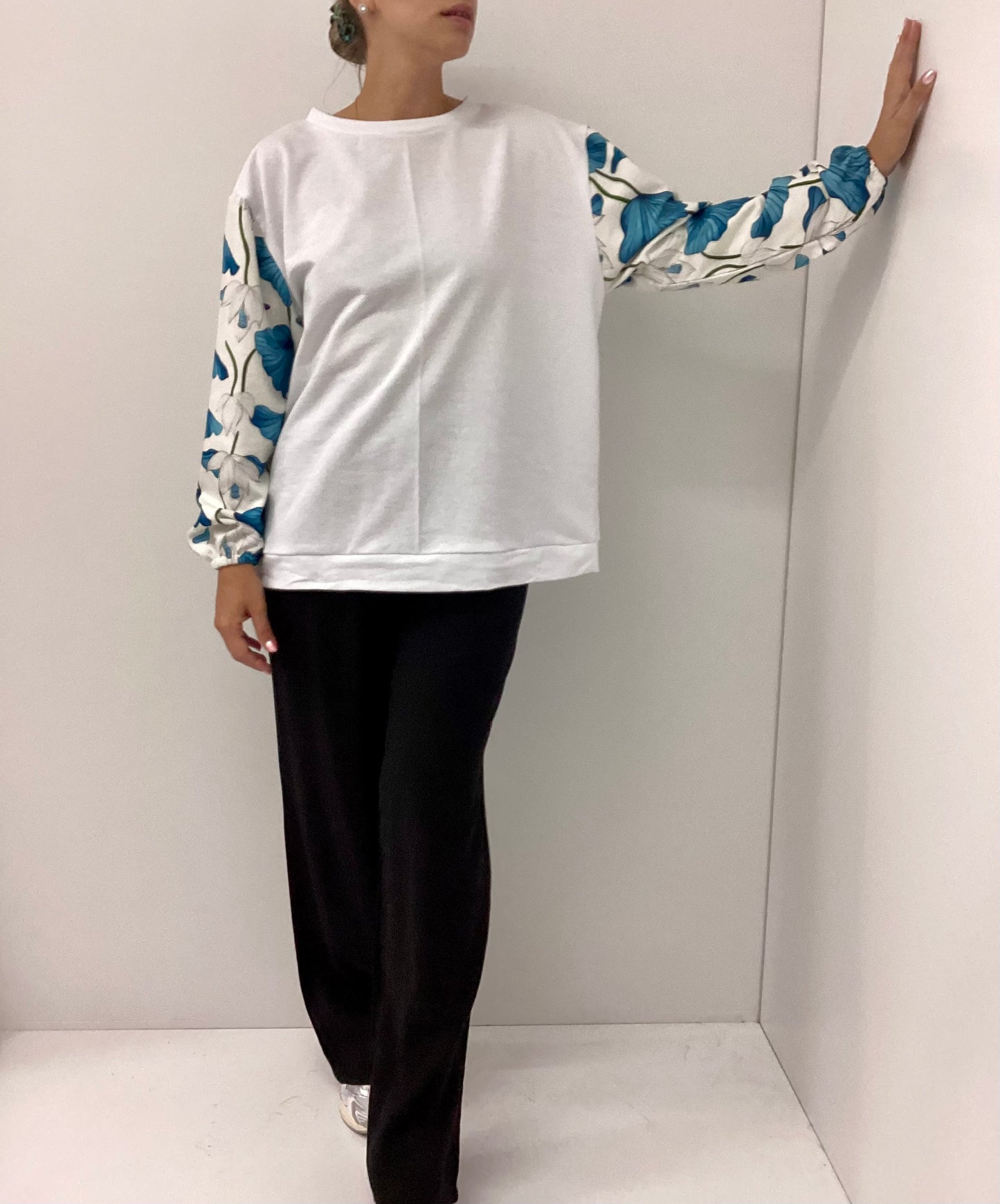 Λευκό Φούτερ White Lilium One Size με Φλοράλ Μανίκια