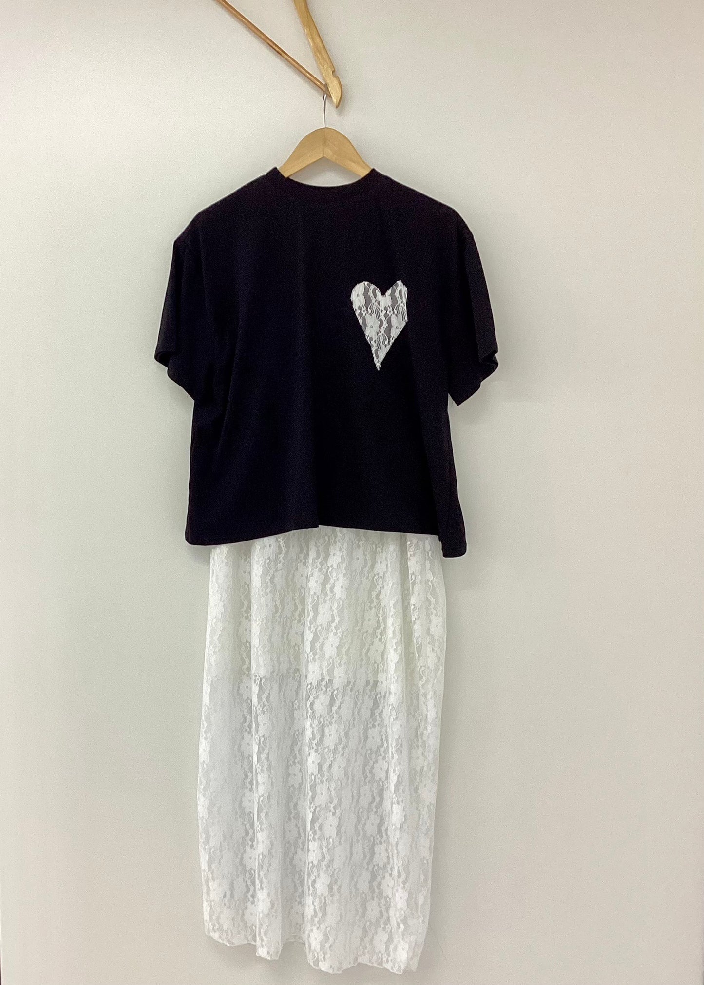 Μαύρο T-Shirt White Heart One Size με Λευκή Δαντέλα